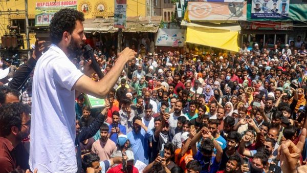 Baramulla: पिता जेल में, बेटों ने की भावुक अपील, 'तिहाड़ का बदला, वोट से', हार गए उमर अब्दुल्ला