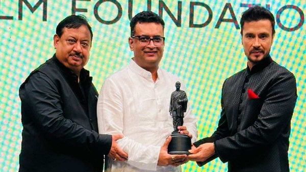 DSF Award: पश्चिमी चंपारण के लाल रजनीश मिश्रा को मिला दादा साहब फाल्के फिल्म फाउंडेशन अवार्ड