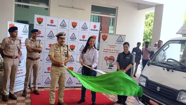 गुरुग्राम: सुजुकी कंपनी ने गुरुग्राम पुलिस को सौंपी 2 सुपर कैरी वैन, जानिए खासियत