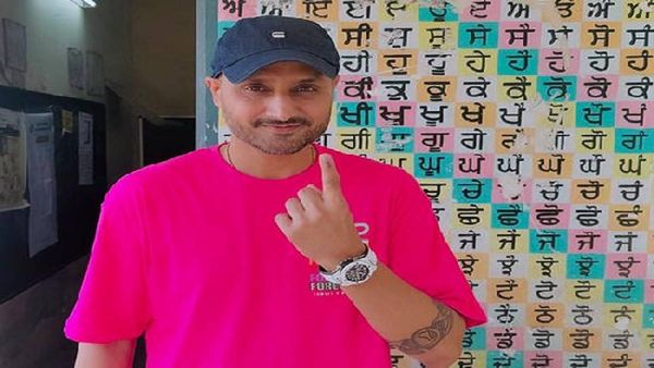 टीम इंडिया के पूर्व दिग्गज हरभजन सिंह ने जालंधर में डाला वोट, VIP कल्चर के खिलाफ खुलकर कही ये बात