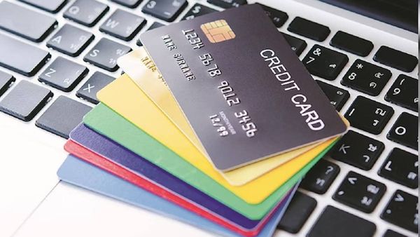 Credit Card Rules: एचडीएफसी बैंक क्रेडिट कार्ड के 1 अगस्त से बदल जाएंगे नियम, क्या होगा नया? जानिए