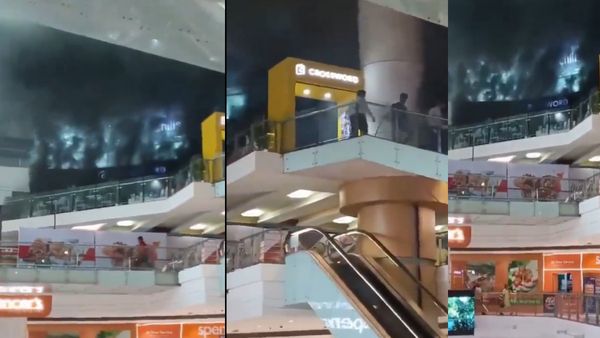 कोलकाता के शॉपिंग मॉल में लगी भीषण आग, शीशे तोड़कर लोगों को बाहर निकाला गया