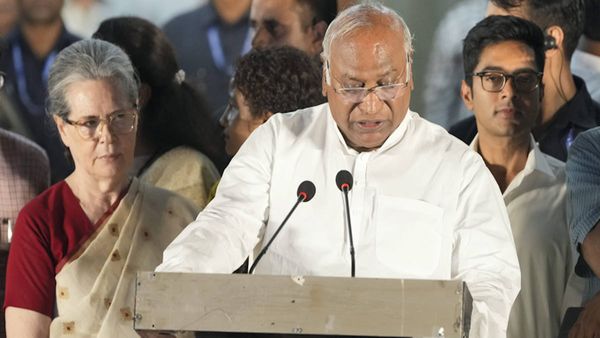 18th Parliament: कौन होगा विपक्ष का नेता? मंथन जारी, कांग्रेस की अगली बैठक अहम