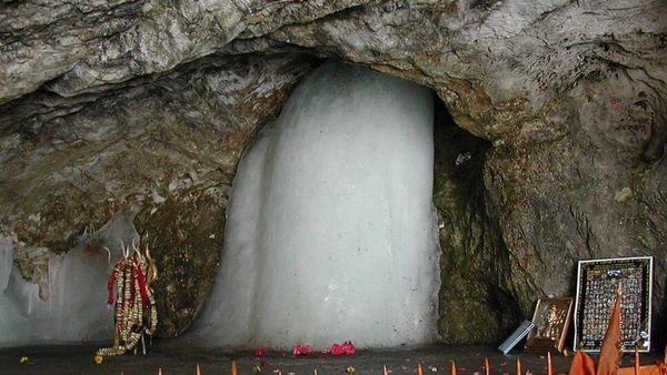  Amarnath Yatra: तीर्थयात्रियों का पहला बैच जम्मू से रवाना, LG मनोज सिन्हा ने दिखाई हरी झंडी, जानिए गाइडलाइंस 