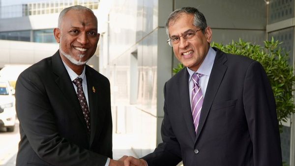 Mohamed Muizzu in India: मालदीव के राष्ट्रपति मोहम्मद मुइज्जू पहुंचे दिल्ली, शपथ ग्रहण समारोह में लेंगे हिस्सा