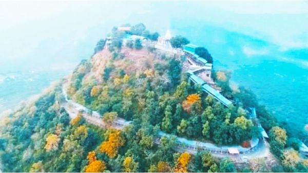 शारदा मंदिर पहाड़ी पर बिखरे मिले तीन कंकाल, साल, जैकेट और श्रृंगार का सामान; सस्पेंस भरी है यह कहानी