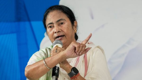 West Bengal: बंगाल में 12 सीटें जीतने वाली BJP के साथ 'खेला', TMC का दावा संपर्क में 3 सांसद