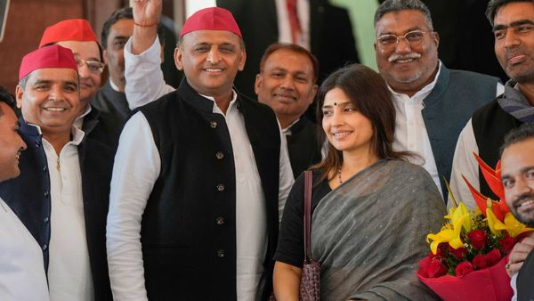 Manipur Chunav Result: बहू डिंपल ने कायम रखा मुलायम परिवार का मान, BJP को 2 लाख वोटों से दी मात