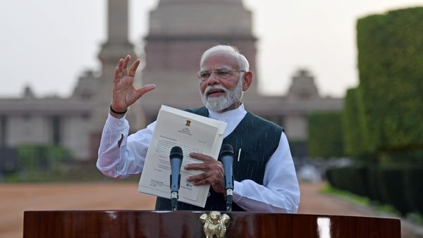 Modi Government: 10 सालों में क्या आया बदलाव?मोदी सरकार की 10 बड़ी उपलब्धियां