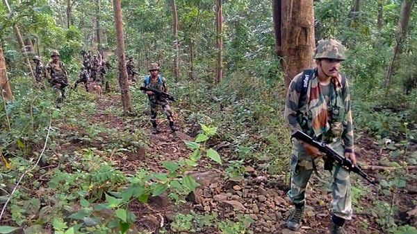 Chhattisgarh Naxalite Attack: सुकमा में नक्सलियों का IED ब्लास्ट, ट्रक को बनाया निशाना, CRPF के दो जवान शहीद