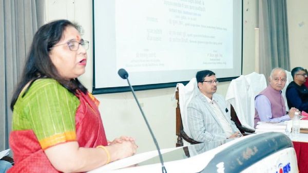 Gorakhpur News: DDU University की कुलपति ने ऑनलाइन योग शपथ के लिए लोगों से की अपील, ऐसे बनेगा वर्ल्ड रिकार्ड