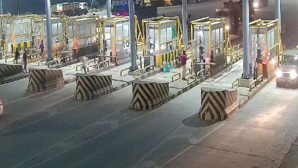 Rajasthan News: जब टोल नाके पर बदमाशों ने रंगदारी के लिए की तोड़फोड़, CCTV में कैद हुई वारदात
