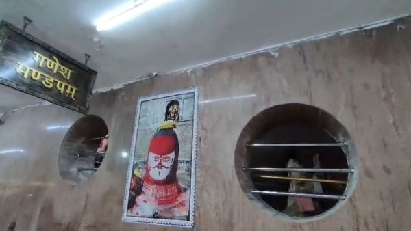 Mahakal मंदिर में अब वेंटिलेशन से नहीं कूद सकेंगे श्रद्धालु, प्रबंध समिति ने की खास व्यवस्था