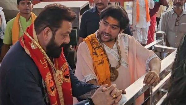 Sanjay Dutt ने किए बागेश्वर धाम के दर्शन, धीरेंद्र कृष्ण शास्त्री के साथ की मन की बात