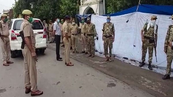 उत्तर प्रदेश के इस शहर में दिखा सीएम योगी के सख्त निर्देशों का असर, सड़कों पर पहली बार नहीं हुआ यह काम
