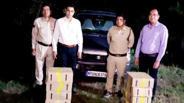Indore News: एक्शन में आबकारी अमला, लाखों की अवैध शराब जप्त