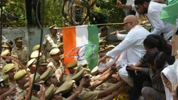 'पुलिस ने मेरे साथ बदसलूकी की है मैं इन्हें..',नीट व नेट परीक्षा को लेकर सरकार का विरोध कर रहे अजय राय बोले