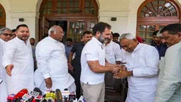 Fact Check: दिल्ली में नीतीश कुमार INDIA ब्लॉक की बैठक में हुए शामिल? जानिए मुलाकात की वायरल फोटो का सच