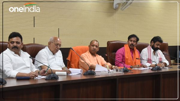 काशी की गरिमा को ध्यान में रखते हुए प्रशासन और जनप्रतिनिधि समन्वय से करें काम- सीएम योगी