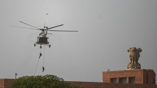 PM oath ceremony: नो-फ्लाई जोन में तब्दील हुई दिल्ली, नहीं दिखेंगे UAV, एयरक्राफ्ट, हैंग-ग्लाइडर