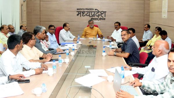 पंचायत एवं ग्रामीण विकास विभाग की मंत्री प्रहलाद पटेल की समीक्षा, कहा- रूरल टूरिज़्म को मिले बढ़ावा