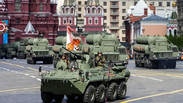 S-400: यूक्रेन युद्ध में फ्लॉप साबित हो रहा रूसी एस-400 एयर डिफेंस सिस्टम, क्या पुतिन ने भारत को लगाया चूना?