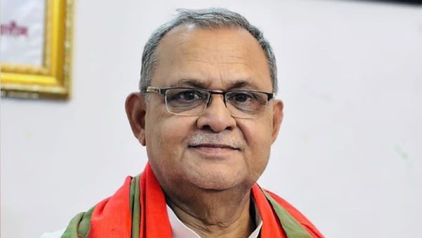 Ballia Chunav Result 2024: जानें कलेक्टर का मारने की धमकी देने वाले सपा केंडिडेट की सीट का हाल