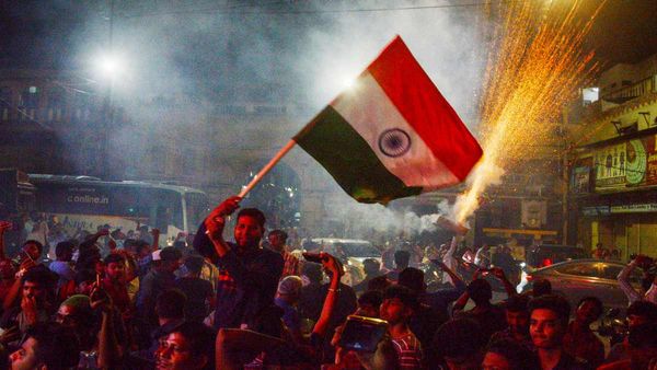 T20 World Cup जीत के बाद देश में दिवाली सा जश्न, जम्मू से लेकर मुंबई तक सड़कों पर लोग, देखें Videos
