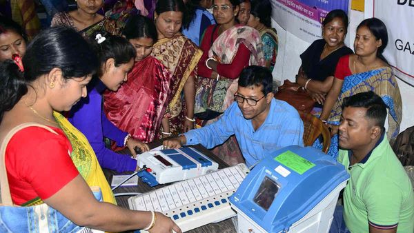 West Bengal: बंगाल के दो लोकसभा क्षेत्रों में पुनर्मतदान आज, जानिए क्यों हो रही दोबारा वोटिंग