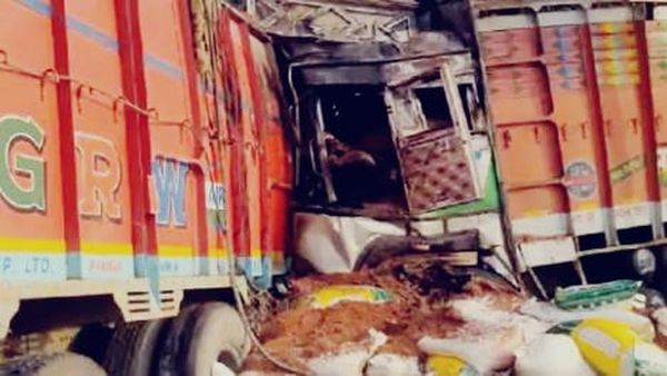 Rewa News: दो ट्रैकों के एक्सीडेंट के चलते चार लोग जिंदा जले, घटना के बाद रीवा हाईवे पर लगा लंबा जाम