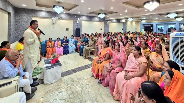 भाजपा के हितानंद ने अमरवाड़ा विधानसभा क्षेत्र में महिला मोर्चा के साथ बैठक कर बनाई जीत की रणनीति