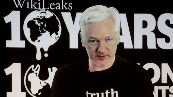 Julian Assange: कहानी उस दिलेर पत्रकार की, जिसके खुलासे ने अमेरिका की चूलें हिला दीं.. कौन हैं जूलियन असाजें?