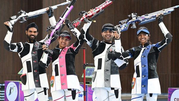 Paris Olympic Day 1: शूटिंग की 10 मीटर एयर राइफल मिक्स्ड टीम से आई बुरी खबर! मेडल की रेस से बाहर