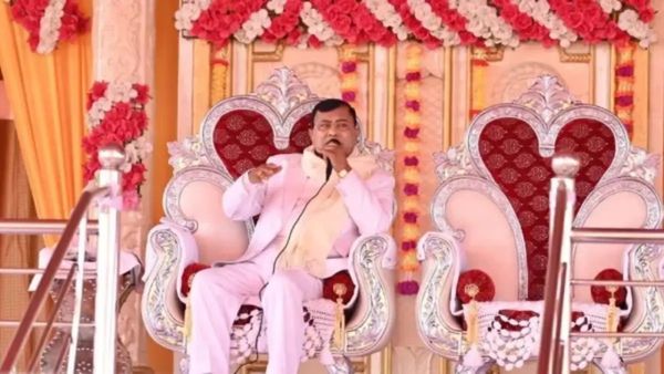 Hathras stampede UPDATES: SIT ने सरकार को सौंपी 300 पन्नों की रिपोर्ट, सामने आएगा सच?