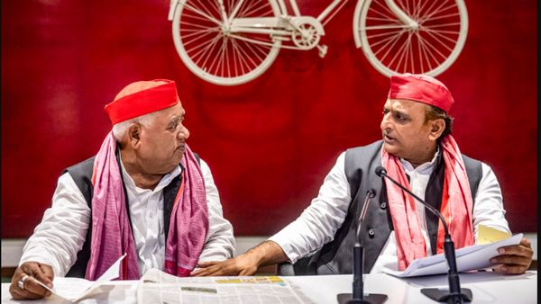 भाजपा के भीतर चल रही हलचल के बीच अखिलेश यादव ने कही ऐसी बात, सोशल मीडिया पर लोगों ने लिए मजे