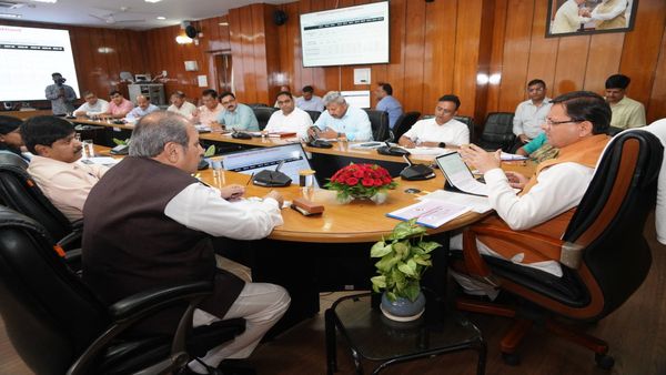 Uttarakhand News: सीएम धामी ने उर्जा विभाग की समीक्षा बैठक ली, विद्युत उत्पादन बढ़ाने के दिए निर्देश