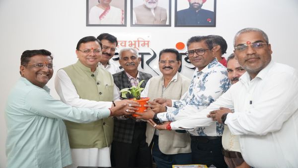 Uttarakhand News: सीएम धामी से पत्रकारों ने की मुलाकात, पत्रकार कल्याण कोष की धनराशि बढ़ाने का किया आग्रह