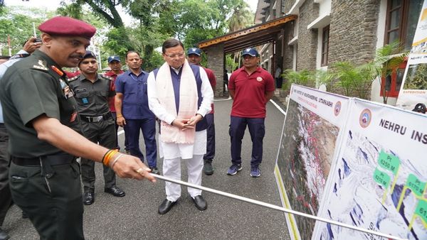 Uttarakhand News: सीएम धामी ने पर्वतारोहण अभियान का किया फ्लैग ऑफ, 11 अनारोहित पर्वत शिखरों का होगा आरोहण
