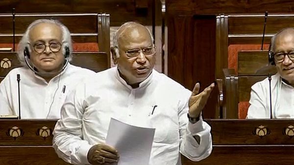 'पीएम मोदी सिर्फ अपने 'मन की बात' करते हैं', धनखड़ के बयान पर भड़के खड़गे, संघ के लोगों का नाम गिना कर क्या कहा?