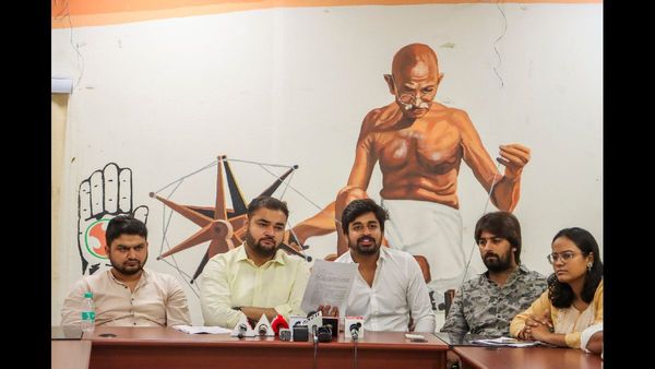 दिल्ली विश्वविद्यालय के एलएलबी पाठ्यक्रम में मनुस्मृति को शामिल करने पर बहस