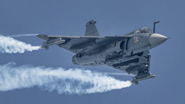 LCA Tejas: अमेरिका ने भारत के साथ किया खतरनाक विश्वासघात! फाइटर जेट का नहीं दे रहा इंजन, फंस गई वायुसेना?