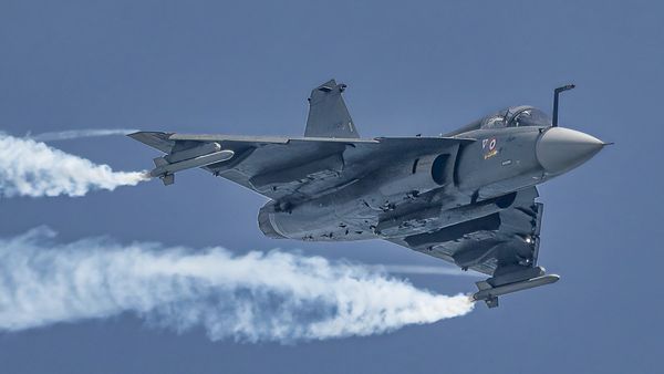 LCA Tejas MK-1A: तेजस फाइटर एयरक्राफ्ट बनाने में बार बार देरी क्यों? फिर डेडलाइन मिस, एयरफोर्स कितना परेशान?