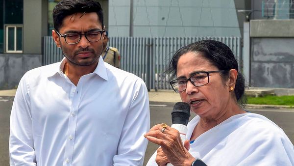 क्या सच में नीति आयोग की बैठक में बंद कर दिया गया ममता बनर्जी का माइक? सामने आया सच