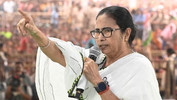 'मुझे सिर्फ 5 मिनट बोलने दिया, दूसरे CM 20 मिनट तक बोले', नीति आयोग की बैठक बीच में छोड़कर बाहर आईं ममता