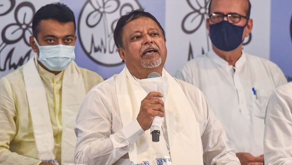 Mukul Roy Health: ममता बनर्जी के करीबी मुकुल राय की हालत गंभीर, बाथरूम में गिरकर हुए बेहोश, सिर में आई चोट