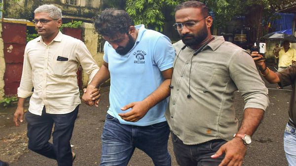 Mumbai Hit and Run: मुंबई में BMW कार से महिला को कुचलने वाला आदतन शराबी! रिपोर्ट में बड़ा दावा