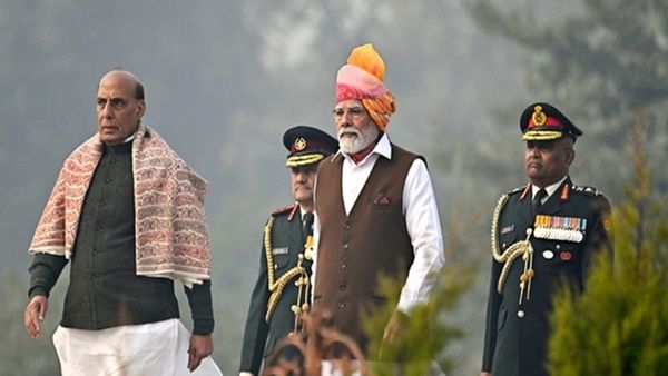 Kargil Vijay Diwas: पीएम मोदी कारगिल वॉर मेमोरियल पर शहीदों को पीएम ने दी श्रद्धांजलि