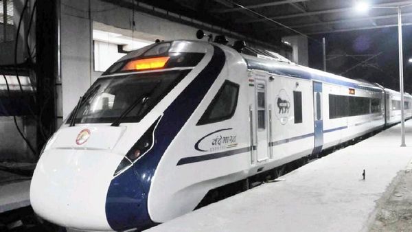 Indian Railway News: गोंडा ट्रेन हादसे के कारण रेलवे ने बदला इन ट्रेनों का मार्ग, देखें पूरी डिटेल