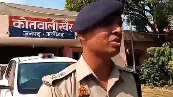 जब थाने में जिंदा जलने लगी महिला, बुझाने के लिए दौड़ पड़े पुलिसकर्मी, यह है पूरा मामला