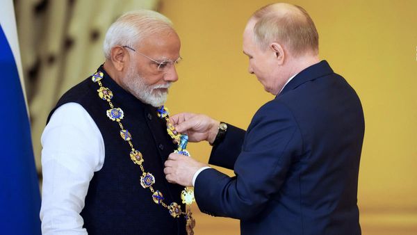 PM Modi in Russia: पीएम मोदी को रूस का सर्वोच्च नागरिक सम्मान, 'ऑर्डर ऑफ सेंट एंड्रयू द एपोस्टल' से सम्मानित